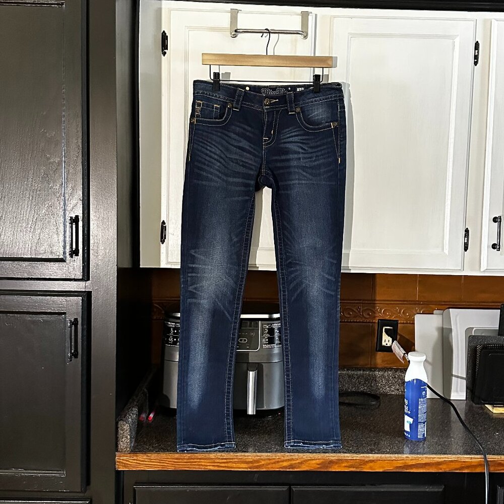 Miss Me Skinny Low Rise Size 28